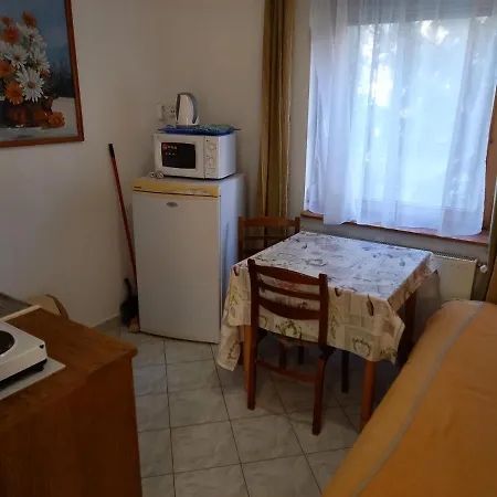 Apartment In 18766 *
